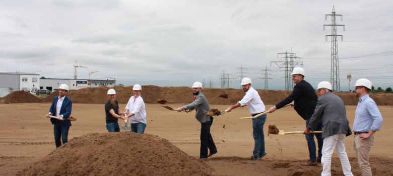 Erster Spatenstich: Firma Gebrüder Seidel GmbH & Co. KG baut neuen Firmensitz in der Retford Straße